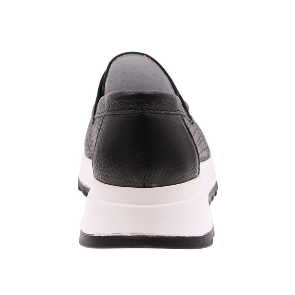 Obuwie damskie skórzane ażurowe mokasyny