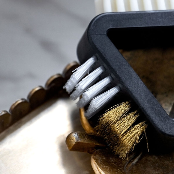 COCCINE Szczoteczka trójkątna do czyszczenia zamszu i nubuku